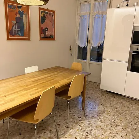 Moonlight Centro بيت ضيافة 3*