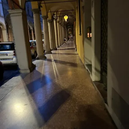 Moonlight Centro بولونيا